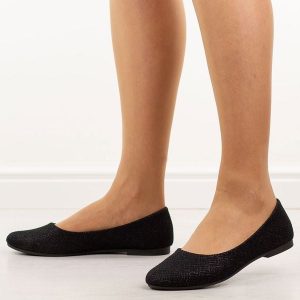 Czarne baleriny damskie Evento 9047. Czarne balerinki eVento, bez wzorów, z jeansu, bez obcasa, na płaskiej podeszwie, bez zapięcia. Za 89,00 zł.