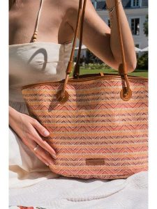 Victor & Hugo Paris Shopper bag "Solea" ze wzorem - 50 x 28 x 18 cm rozmiar: onesize. Shopper bag Victor & Hugo Paris, bez wzorów, z materiału, na ramię, bez dodatków. Za 331,15 zł.