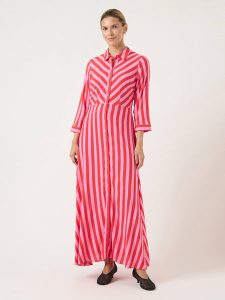 YAS Sukienka w kolorze jasnoróżowo-czerwonym rozmiar: L. Czerwone sukienki YAS, na imprezę, l, bez wzorów, z wiskozy, klasyczne, bez kołnierzyka, bez ramiączek, maxi. Za 175,26 zł.