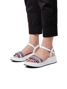 U.S. Polo Assn. Sandały w kolorze białym na koturnie rozmiar: 36. Białe sandały U.S. Polo Assn., bez wzorów, z otwartym noskiem, bez obcasa, na koturnie, bez zapięcia. Za 217,99 zł.