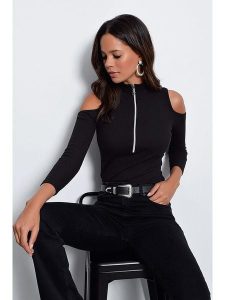 Happiness Istanbul Bluzka w kolorze czarnym rozmiar: M. Czarne bluzki Happiness Istanbul, m, bez wzorów, bez kołnierzyka, bez ramiączek. Za 63,95 zł.