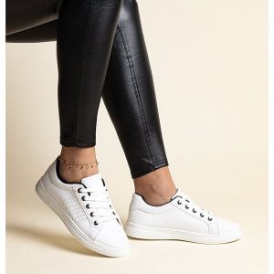 Białe sneakersy eko skóra Cathleen. Białe trampki bez wzorów, ze skóry, bez zapięcia. Za 79,62 zł.