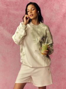 4F Bluza dresowa loose bez kaptura damska - zielona M. Zielone bluzy 4f, m, bez wzorów, z bawełny, bez kaptura. Za 199,99 zł.