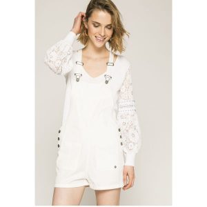 Roxy - Ogrodniczki. Jeansy marki Roxy. W wyprzedaży za 179,90 zł.