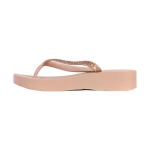 Japonki damskie Ipanema Mesh Chic Plat. Czerwone klapki Ipanema, bez wzorów, z meshu, bez obcasa. Za 92,99 zł.