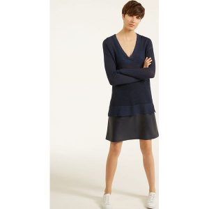 Sweter w kolorze granatowym. Swetry klasyczne marki Rodier. W wyprzedaży za 148,95 zł.