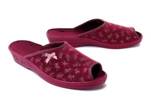 BEFADO 581D 197 bordowy, kapcie damskie. Czerwone kapcie Befado, bez wzorów. Za 44,99 zł.