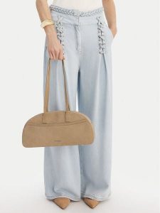 GINO ROSSI Torebka EO-LA224-19327-2 Beżowy. Brązowe torebki klasyczne Gino Rossi, bez wzorów, ze skóry, bez dodatków. Za 399,99 zł.