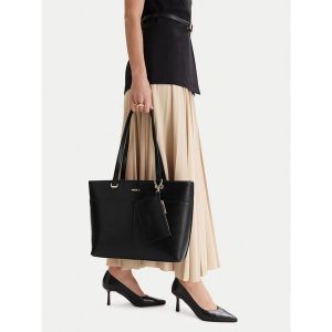 Torebka MEXX. Czarne torebki klasyczne Mexx, bez wzorów, bez dodatków. Za 199,99 zł.