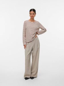 Vero Moda Koszulka w kolorze beżowym rozmiar: S. Brązowe bluzki Vero Moda, s, bez wzorów, bez kołnierzyka, bez ramiączek. Za 109,78 zł.
