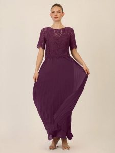 APART Sukienka w kolorze fioletowym rozmiar: 34. Różowe sukienki Apart, bez wzorów, z koronki, bez kołnierzyka, bez ramiączek, maxi. Za 369,99 zł.