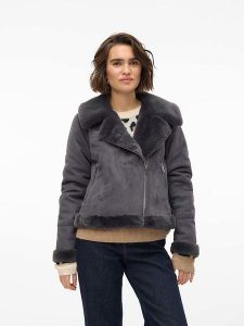Vero Moda Kurtka "Peggy" w kolorze szarym ze skóry syntetycznej rozmiar: M. Szare kurtki Vero Moda, m, bez wzorów, z futra, bez kaptura. Za 96,83 zł.