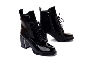 ARTIKER RELAKS 53C0205 czarny, botki damskie. Czarne botki Artiker Relaks, na zimę, bez wzorów, z polaru, bez obcasa, na obcasie, bez zapięcia. Za 314,90 zł.