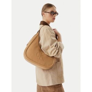 Torebka Calvin Klein. Brązowe torebki klasyczne Calvin Klein, bez wzorów, bez dodatków. Za 529,99 zł.