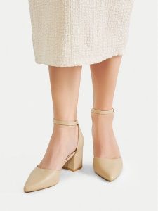 JENNY Czółenka ANGEL WS210702-10 Beżowy. Brązowe czółenka Jenny, bez wzorów, z materiału, bez obcasa, bez zapięcia. Za 129,99 zł.