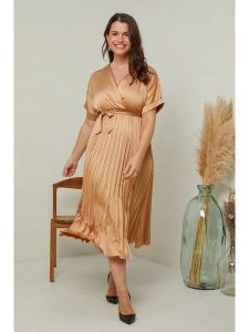 Curvy Lady Sukienka w kolorze beżowym rozmiar: 40/42. Brązowe sukienki Curvy Lady, na co dzień, bez wzorów, z tkaniny, klasyczne, bez kołnierzyka, bez ramiączek, maxi, proste. Za 121,99 zł.