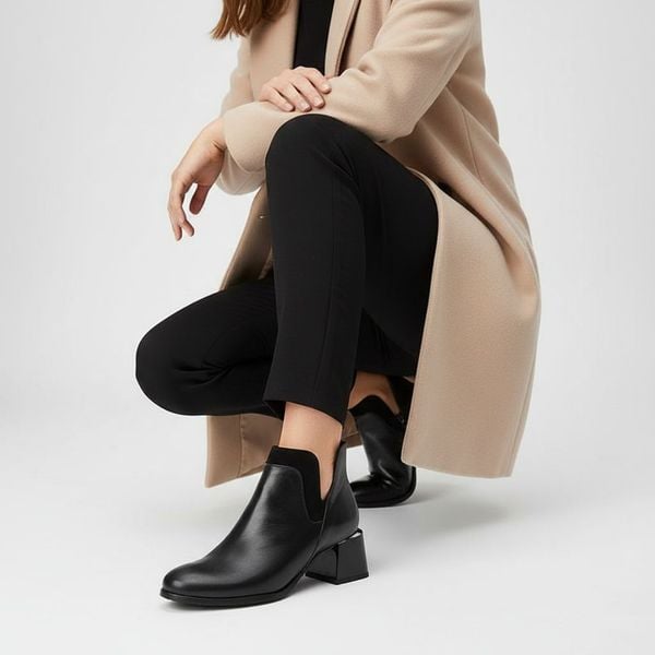 Botki damskie Armodo, skórzane licowe na obcasie z okrągłym noskiem na suwak, czarne, 60559-S. Czarne botki Armodo, bez wzorów, ze skóry, z okrągłym noskiem, bez obcasa, na obcasie, bez zapięcia. Za 319,00 zł.