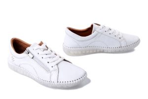 MANITU 850118-03 weiss, półbuty damskie. Białe półbuty Manitu, bez wzorów, ze skóry, bez obcasa, bez zapięcia. Za 319,90 zł.