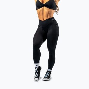 Legginsy treningowe damskie NEBBIA Strong Beauty. Czarne legginsy NEBBIA, bez wzorów, z elastanu. Za 369,99 zł.