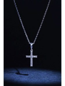 ATELIER DU DIAMANT Złota zawieszka z diamentami rozmiar: onesize. Szare zawieszki ATELIER DU DIAMANT, z diamentem, złote. Za 608,99 zł.