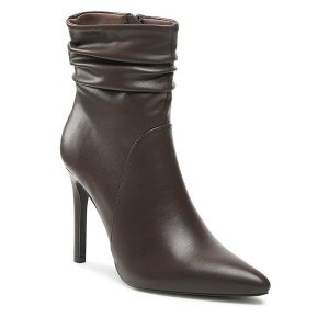 Botki DeeZee. Brązowe botki DeeZee, bez wzorów, bez obcasa, na szpilce, bez zapięcia. Za 139,99 zł.