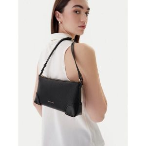 Torebka MICHAEL Michael Kors. Czarne torebki klasyczne MICHAEL Michael Kors, bez wzorów, bez dodatków. Za 669,99 zł.