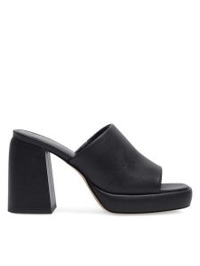 Jenny Fairy Klapki WYL3802-3 Czarny. Czarne klapki Jenny Fairy, bez wzorów, z syntetyku, bez obcasa. Za 83,99 zł.