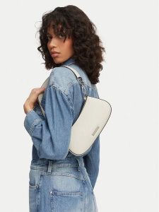 KARL LAGERFELD Torebka B2W30180 Biały. Białe torebki klasyczne KARL LAGERFELD, bez wzorów, ze skóry, bez dodatków. Za 519,99 zł.