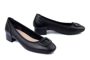 RIEKER 43453-00 black, czółenka damskie. Czarne czółenka Rieker, bez wzorów, bez obcasa, bez zapięcia. Za 329,90 zł.