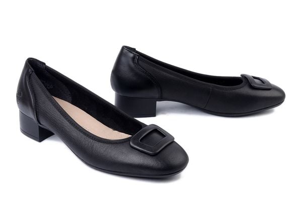 RIEKER 43453-00 black, czółenka damskie. Czarne czółenka Rieker, bez wzorów, bez obcasa, bez zapięcia. Za 329,90 zł.