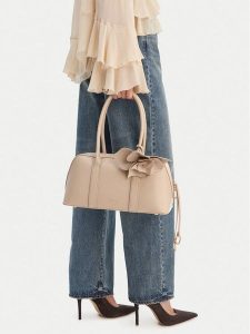 GINO ROSSI Torebka C-LDA8017A Beżowy. Brązowe torebki klasyczne Gino Rossi, bez wzorów, z materiału, bez dodatków. Za 249,99 zł.