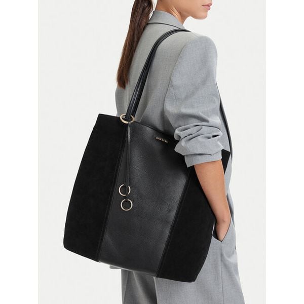 Torebka GINO ROSSI. Czarne shopper bag Gino Rossi, bez wzorów, bez dodatków. Za 566,99 zł.