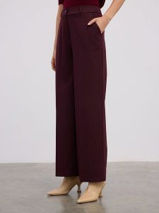 BGN Spodnie w kolorze bordowym rozmiar: 40. Czerwone spodnie z wysokim stanem BGN, bez wzorów, z materiału, z podwyższonym stanem. Za 171,28 zł.