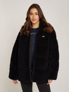 TOMMY JEANS Kurtka zimowa w kolorze czarnym rozmiar: XL. Czarne kurtki Tommy Jeans, na zimę, xl, bez wzorów, z jeansu, bez kaptura. Za 483,17 zł.