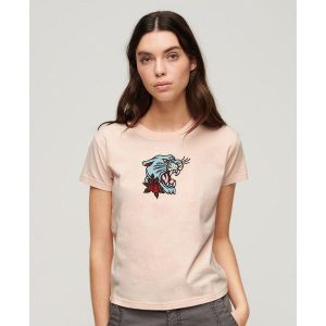 Koszulka dopasowana z haftem tatuażu. Czerwone koszulki sportowe Superdry, bez wzorów, z bawełny, bez ramiączek. W wyprzedaży za 139,80 zł.