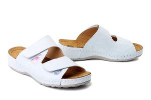 DR. BRINKMANN 700747-03 weiss, klapki damskie. Białe klapki Dr. Brinkmann, bez wzorów, ze skóry, bez obcasa. Za 329,90 zł.