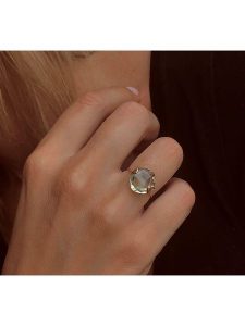 Les Petites Précieuses Pozłacany pierścionek z ametystem rozmiar: 50. Zielone pierścionki Les Petites Précieuses, z ametystem, pozłacane. Za 304,99 zł.