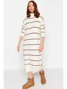 Trendyol Sukienka w kolorze kremowo-jasnobrązowym rozmiar: S. Brązowe sukienki Trendyol, s, bez wzorów, bez kołnierzyka, bez ramiączek, maxi. Za 86,99 zł.
