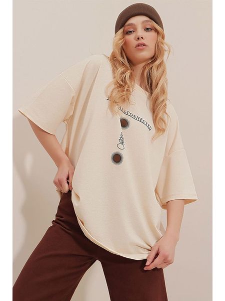 Trend Alacati Koszulka "Trend Alaçat Stili" w kolorze beżowym rozmiar: XL. Brązowe bluzki Trend Alacati, xl, bez wzorów, z bawełny, bez kołnierzyka, bez ramiączek. Za 48,45 zł.