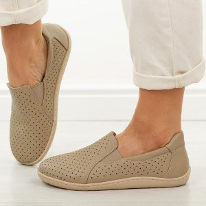 Beżowe skórzane półbuty damskie barefoot M.Daszyński Ol38-2. Brązowe półbuty M.Daszyński, na jesień, bez wzorów, z jeansu, bez obcasa, na płaskiej podeszwie, bez zapięcia. W wyprzedaży za 197,10 zł.