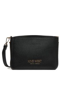Nine West Torebka JH6650-NW Czarny. Czarne listonoszki Nine West, bez wzorów, z materiału, bez dodatków. Za 199,99 zł.