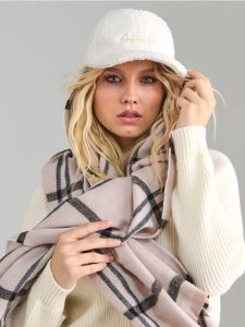 Szalik - wielobarwny. Szaliki Sinsay, bez wzorów. Za 25,99 zł.