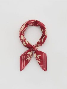 Bawełniana apaszka - czerwony. Czerwone apaszki i chusty Reserved, bez wzorów, z bawełny. Za 49,99 zł.