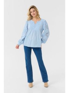 Kaffe Bluzka w kolorze błękitnym rozmiar: 46. Niebieskie bluzki Kaffe, bez wzorów, bez kołnierzyka, bez ramiączek. Za 118,28 zł.