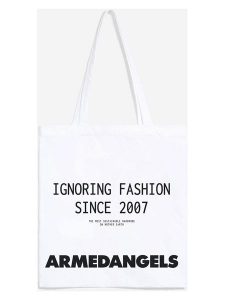 Armedangels Torba "Jutaar" w kolorze białym na zakupy rozmiar: onesize. Białe shopper bag ARMEDANGELS, bez wzorów, z bawełny, na ramię, bez dodatków. Za 37,03 zł.