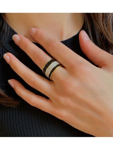 Les Petites Précieuses Pozłacany pierścionek z cyrkoniami rozmiar: 56. Czarne pierścionki Les Petites Précieuses, z cyrkonią, pozłacane. Za 322,73 zł.