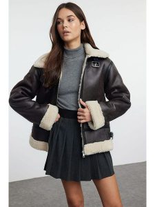 Trendyol Kurtka zimowa w kolorze ciemnobrązowo-beżowym rozmiar: M. Brązowe kurtki Trendyol, na zimę, m, bez wzorów, z puchu, bez kaptura. Za 346,99 zł.
