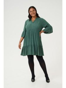 KAFFE curve Sukienka w kolorze zielonym rozmiar: 42. Zielone sukienki KAFFE curve, bez wzorów, z wiskozy, bez kołnierzyka, bez ramiączek, mini. Za 111,95 zł.