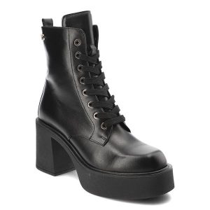 Czarne Botki Karino Eleganckie Obuwie Damskie Na Obcasie. Czarne botki Karino, na jesień, bez wzorów, ze skóry, bez obcasa, na obcasie, bez zapięcia. Za 489,00 zł.