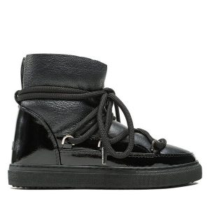 Śniegowce Inuikii. Czarne buty zimowe Inuikii, bez obcasa, bez zapięcia. Za 929,99 zł.